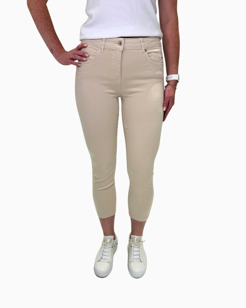 Front view of Robell Elena 09 Super Light Denim Jean in beige, showcasing straight-leg cut and classic five-pocket design