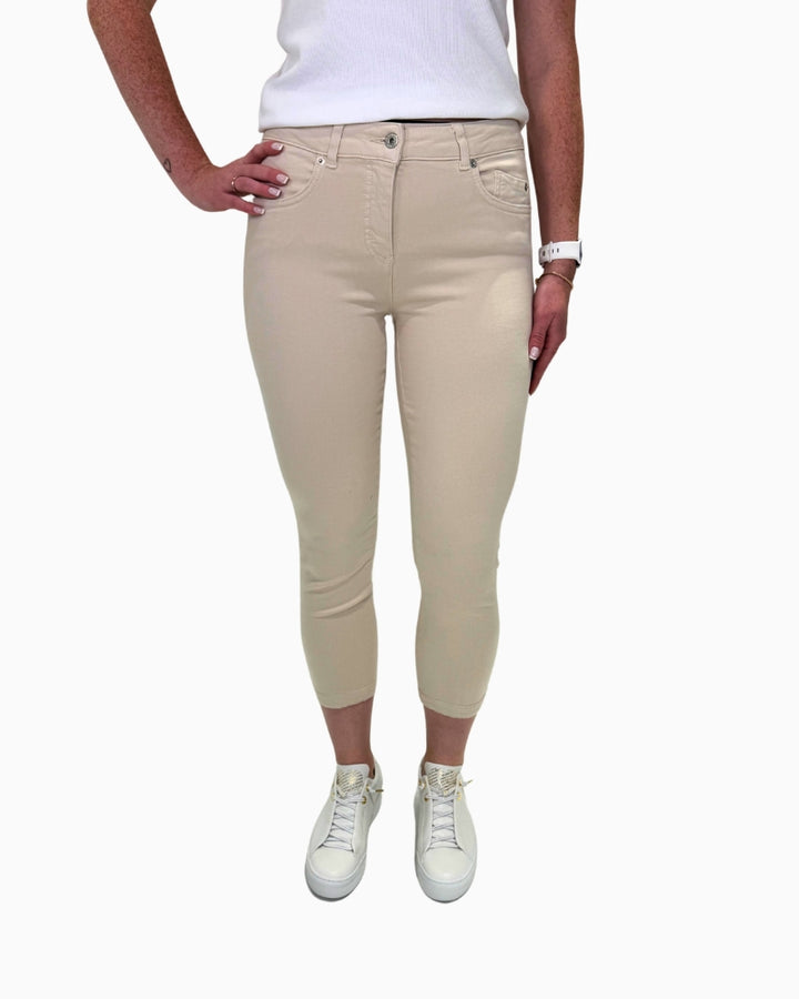 Front view of Robell Elena 09 Super Light Denim Jean in beige, showcasing straight-leg cut and classic five-pocket design