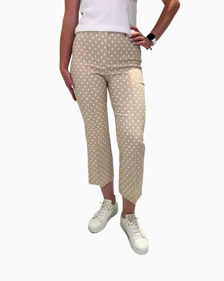 Front view of Robell Joella 09 beige polka‑dot cropped trousers