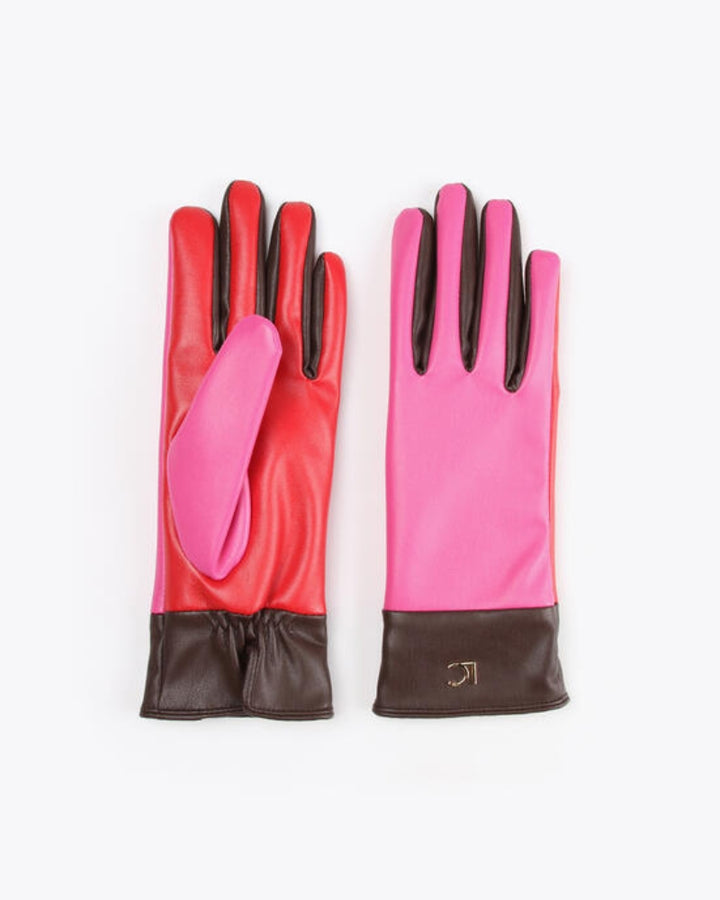 Lola Casademunt - Gloves