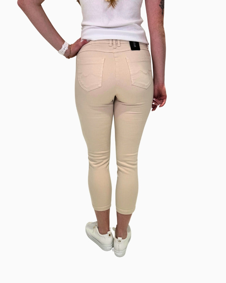 Back view of Robell Elena 09 Super Light Denim Jean in beige, displaying patch pockets and smooth waistband