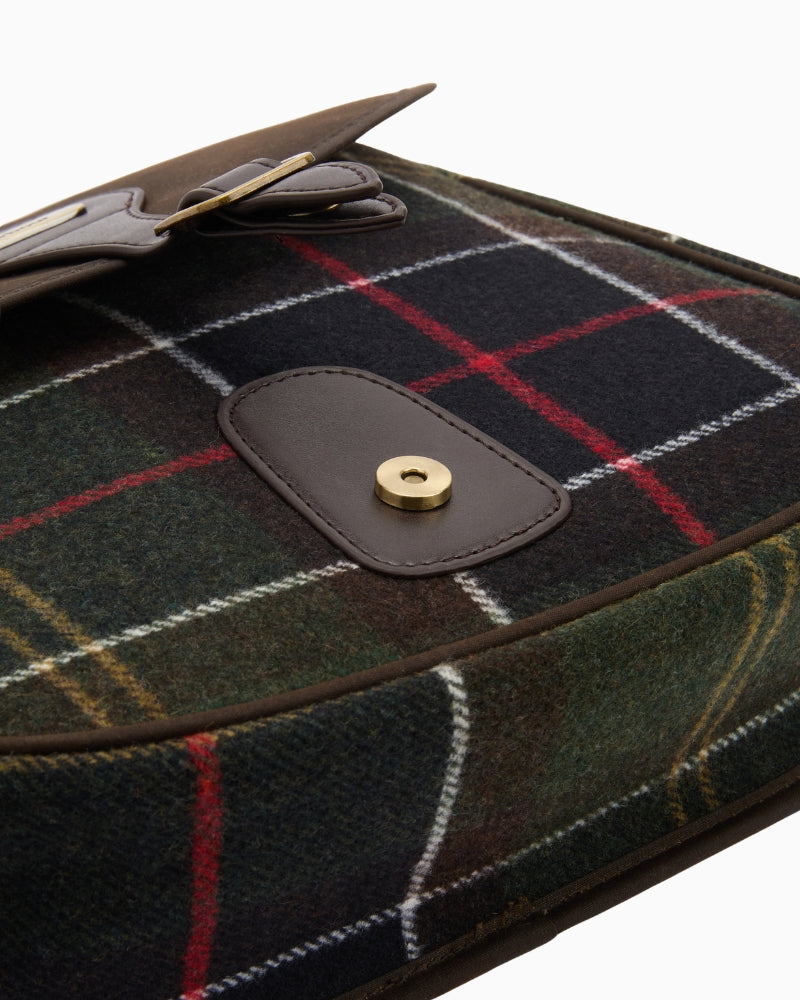 Barbour Cromarty Crossbody Bag in Tartan magnetic fastening detail