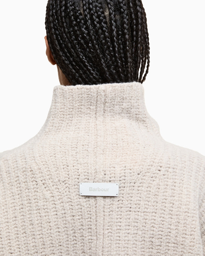 Logo of Barbour stitched at the back of the neck