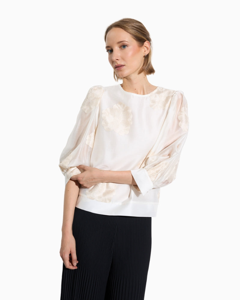 Bariloche Caoba off-white blouse, front view on model – Áines Boutique