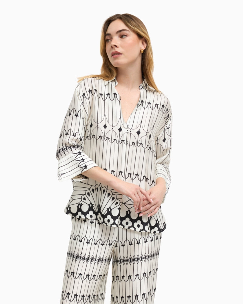 Bariloche Lodosa blouse white and black, front view on model – Áines Boutique