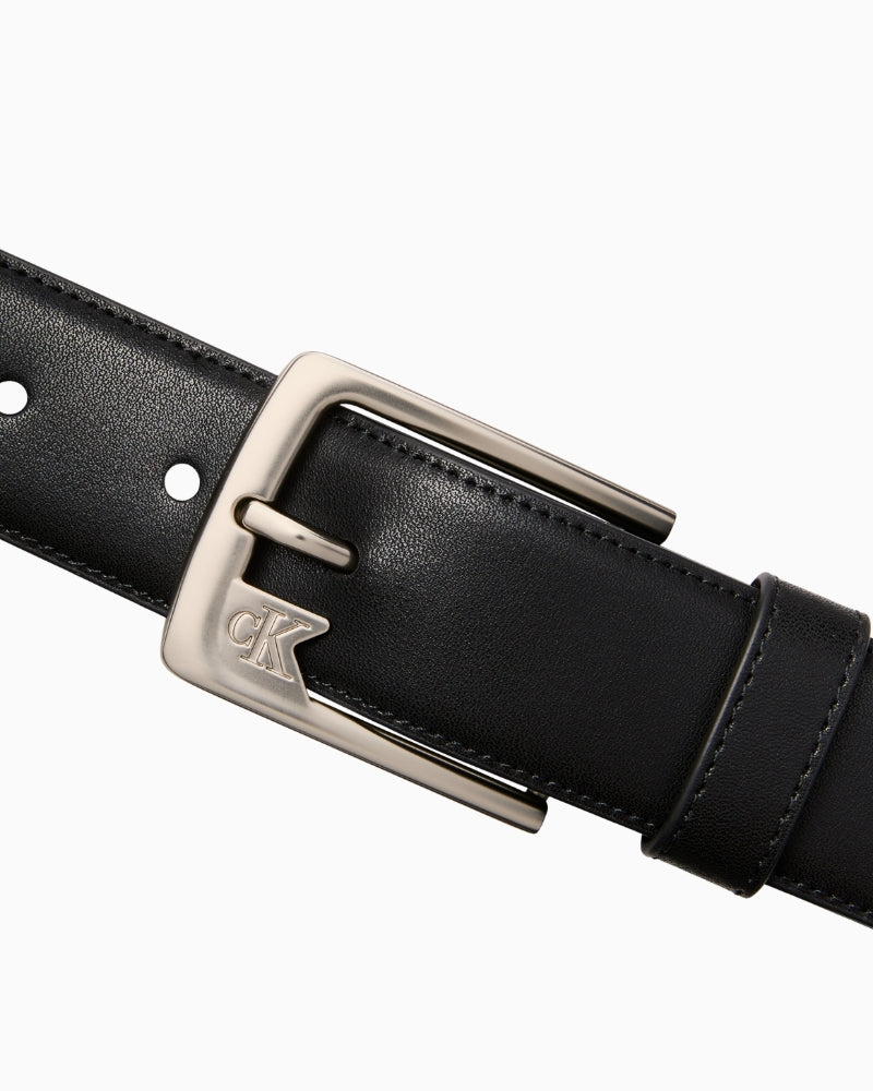 Calvin Klein black belt strap and buckle detail close-up – Áines Boutique