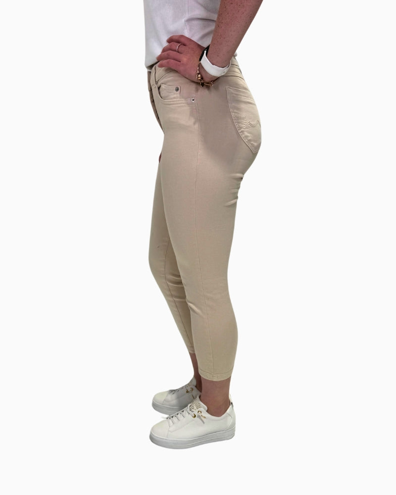 Side view of Robell Elena 09 Super Light Denim Jean in beige, highlighting ankle-grazer length and belt loops