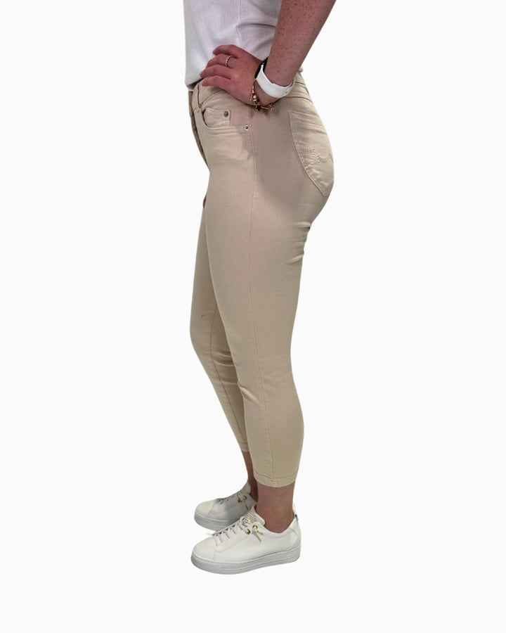 Side view of Robell Elena 09 Super Light Denim Jean in beige, highlighting ankle-grazer length and belt loops