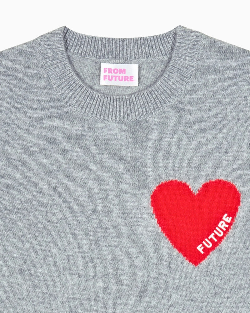 Crew neck detail on grey GCS-certified cashmere top