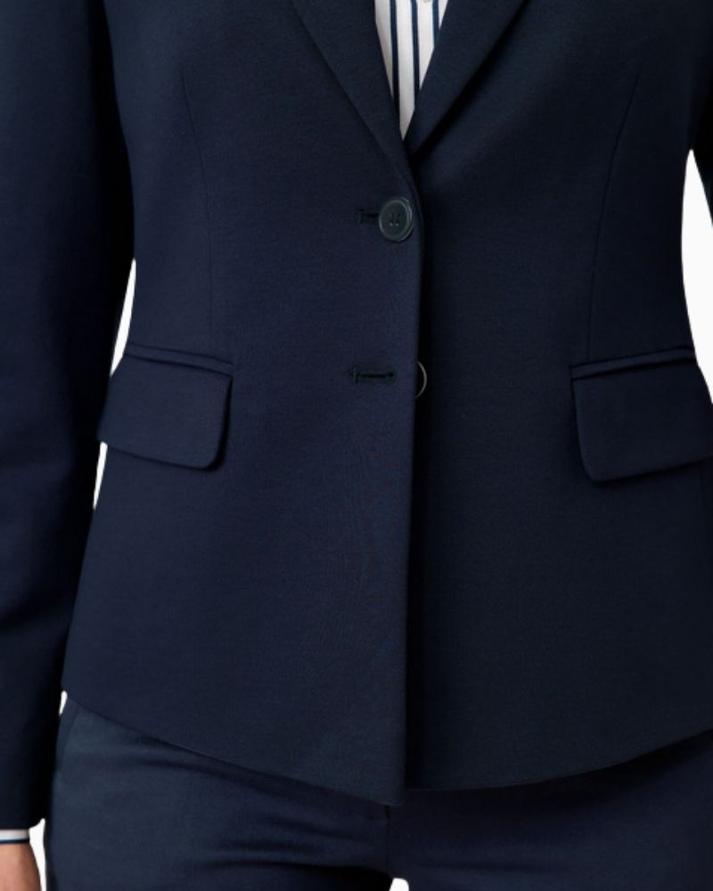 Close-up of Gerry Weber blazer neckline with lapel and shaping darts