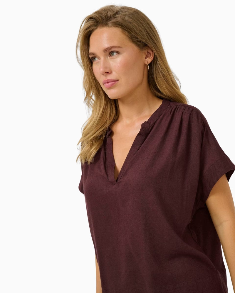 Woman wearing Kaffe Kamilia Linen Top Natural side view – Áines Boutique