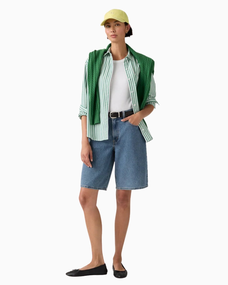 Woman wearing Levi’s Baggy Dad jorts, full outfit model view – Áines Boutique