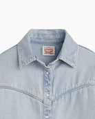 Close-up of Levi’s Logan shacket denim fabric and collar detail – Áines Boutique