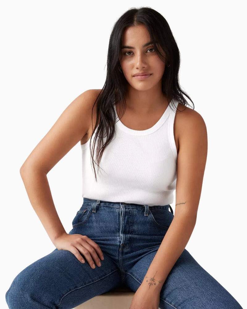 Woman wearing Levi’s Essential Racer tank top white, paired with jeans – Áines Boutique