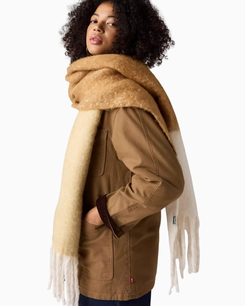 Levi's Fuzzy Scarf Jolea in Rose fuzzy knit detail