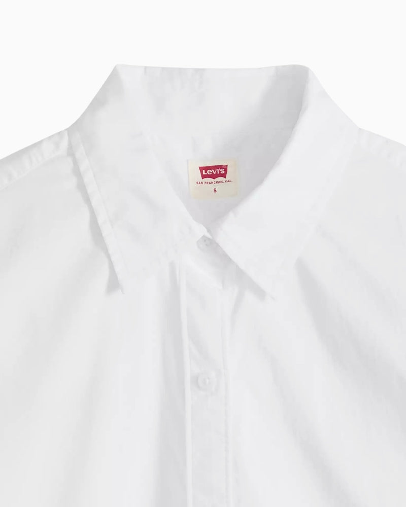 Levi's Harlie Cropped Button Down Shirt in White collar detail