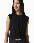 Levi's Jemma Knot Tee black short sleeve detail