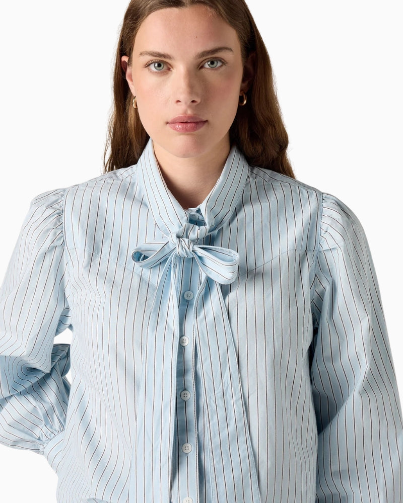 Levi's Judice Western Shirt in Blue Stripe tie neckline detail