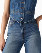 Levi’s Ribcage wide leg jeans dark wash, denim texture detail – Áines Boutique