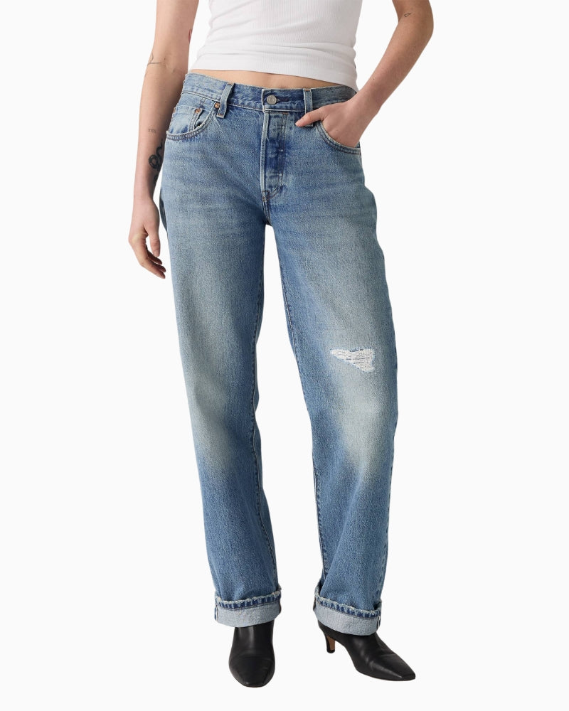 Front view of Levi’s 501 ‘90s women’s jeans in non-stretch selvedge denim with mid-rise and straight-leg fit
