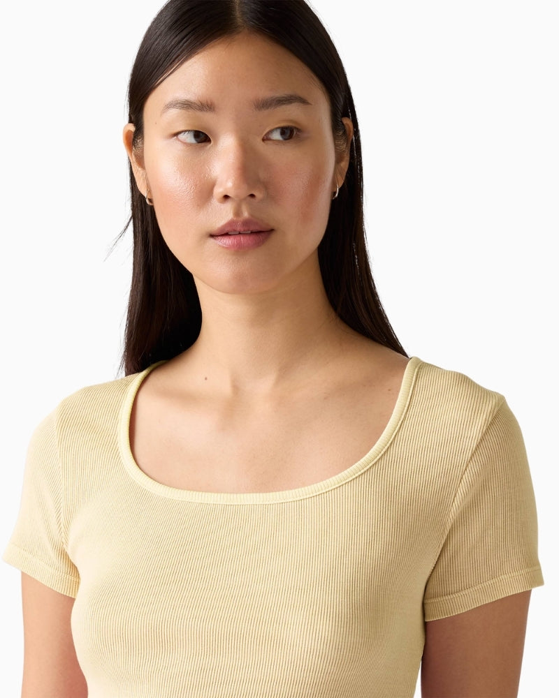 Levi’s Essential Square Neck Tee square neckline detail – Áines Boutique