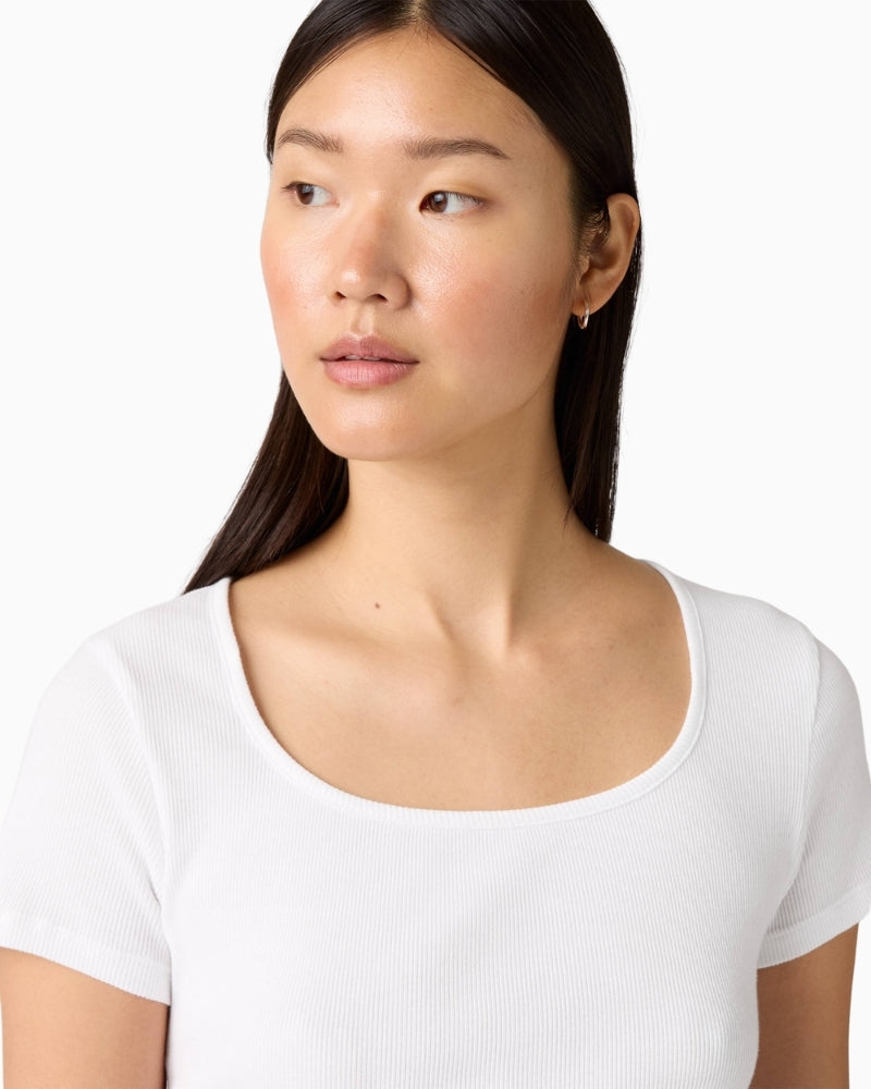 Levi’s Essential Square Neck Tee square neckline detail – Áines Boutique