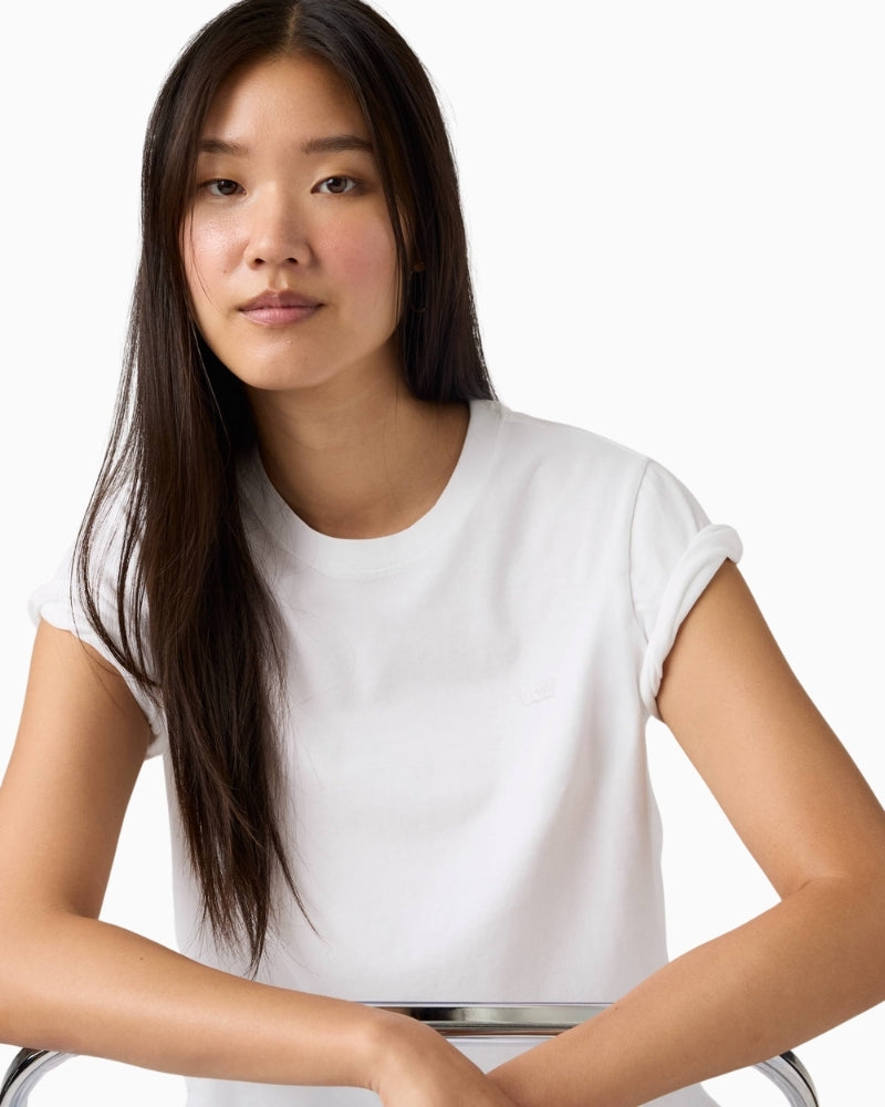 Levi’s Favorite Cotton Tee crew neckline detail – Áines Boutique