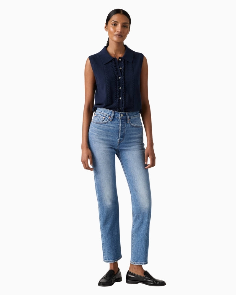 Levi’s Wedgie Straight Ankle Jeans woman wearing jeans front view – Áines Boutique