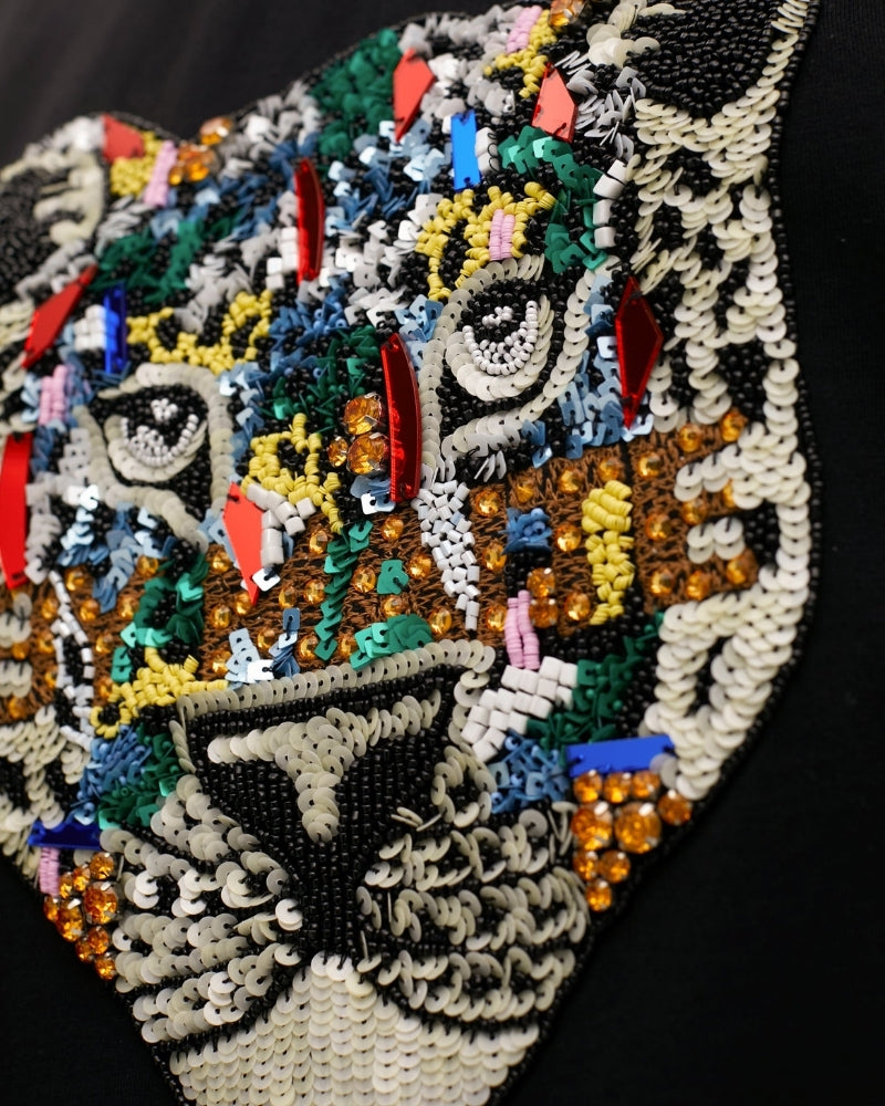 Close up of Short sleeve cotton tee with crew neck and animal graphic