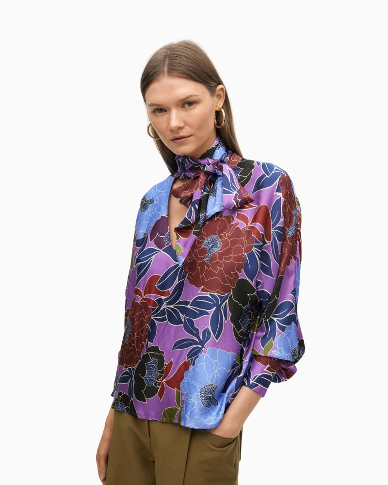 Floral print blouse with tie-neck detail and long sleeves by Lola Casademunt