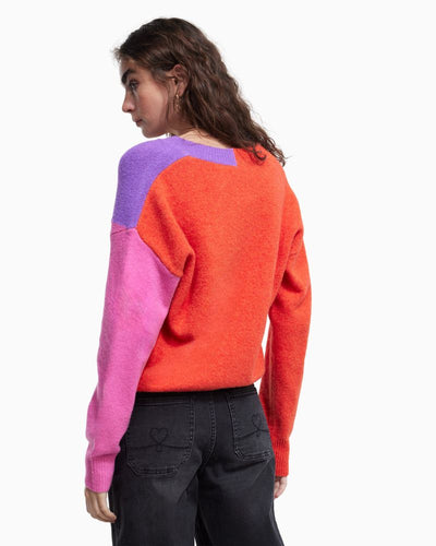 Lola Casademunt - V Neck Jumper 