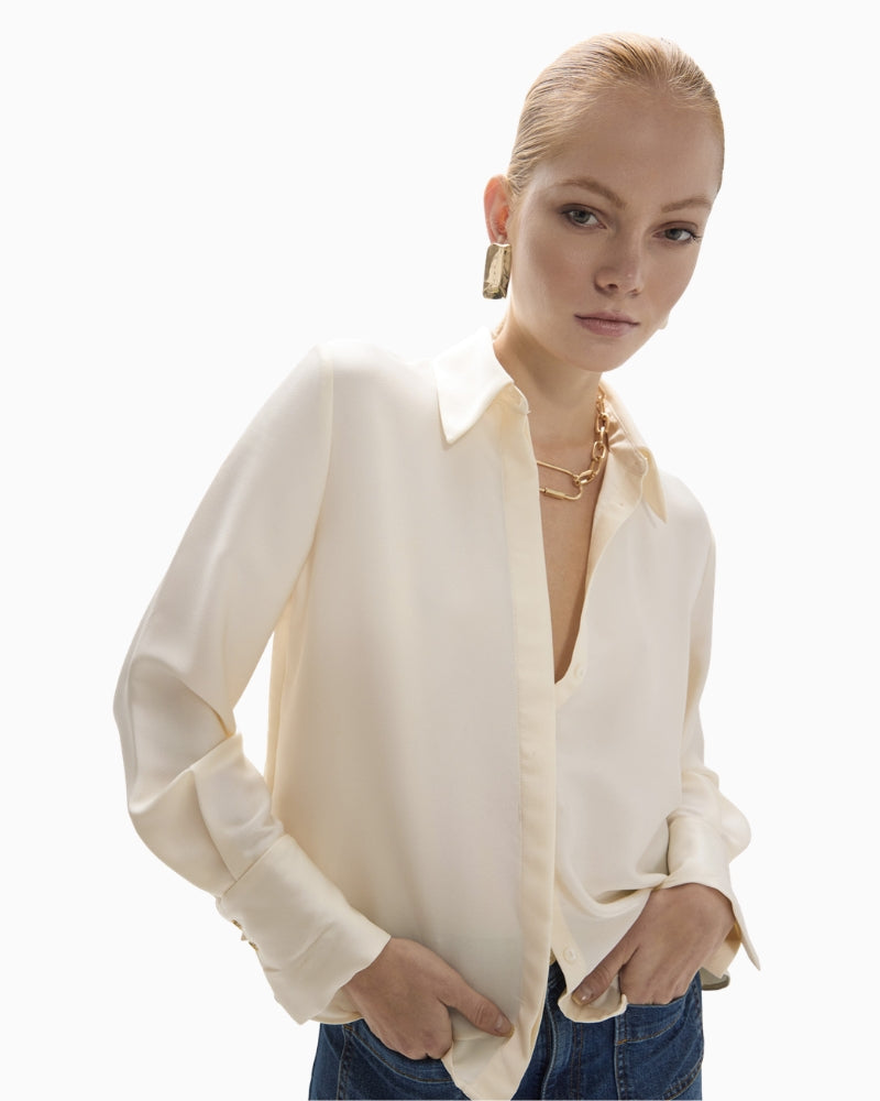 Lola Casademunt Regular Shirt with Shirt Collar and Pleated Back in Cream collar detail