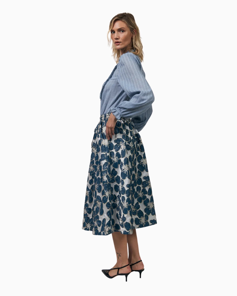 Woman wearing Lollys Laundry Arielll shirt Light Blue side view – Áines Boutique