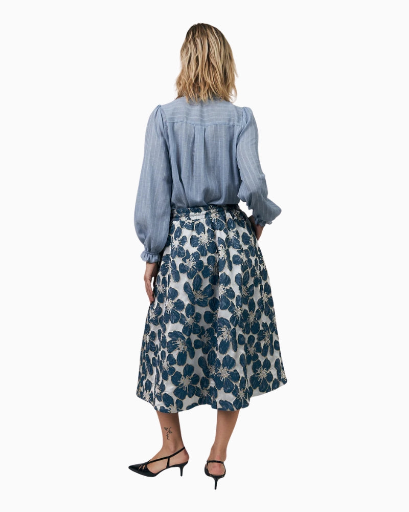 Woman wearing Lollys Laundry Arielll shirt Light Blue back view – Áines Boutique