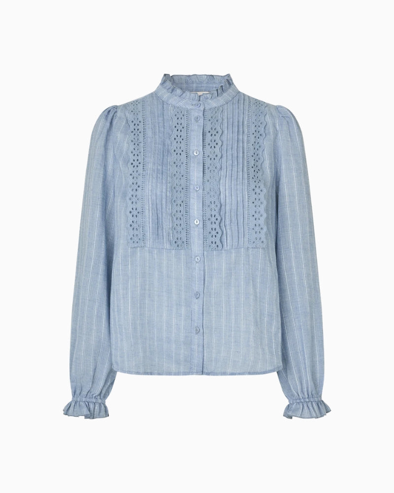 Lollys Laundry Arielll shirt Light Blue flat lay front view – Áines Boutique