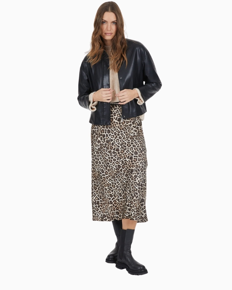 Detail of waistband and slim silhouette on Marc Aurel satin leopard print skirt