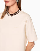 Close-up of contrast collar and fine stretch fabric