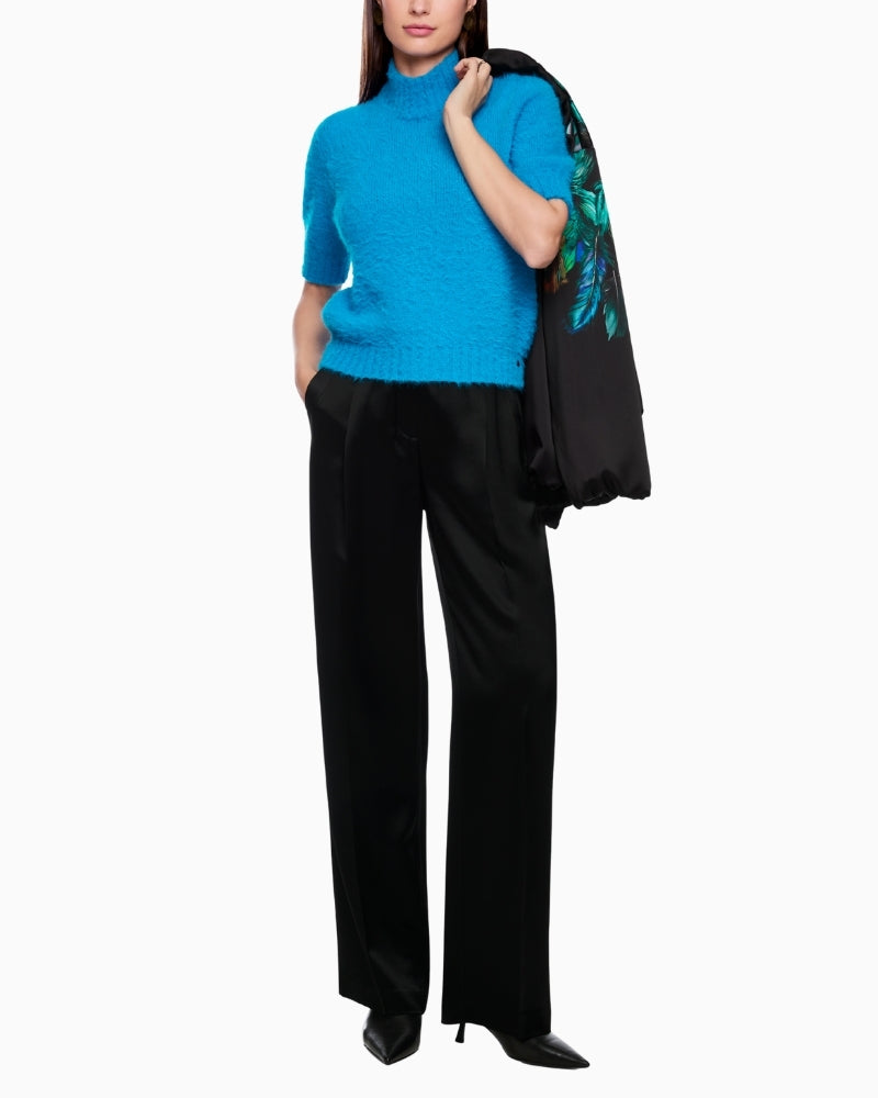 Front view of soft wool jumper in short shape with fine ribbing