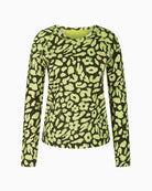 Slim-fit leopard top with long sleeves and round neckline