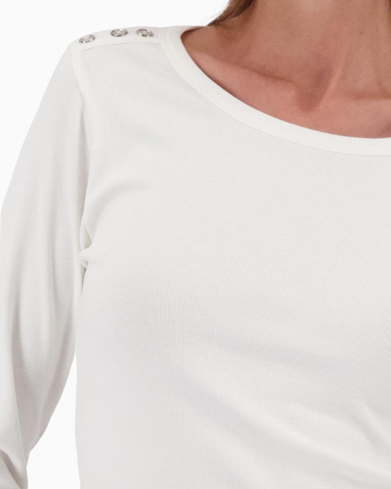 Monari long-sleeve shirt with button placket off white close-up of shoulder buttons – Áines Boutique