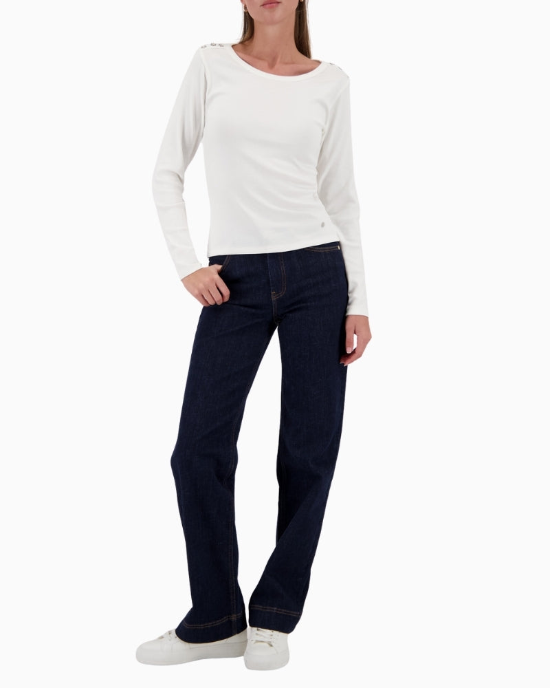 Woman wearing Monari long-sleeve shirt with button placket off white styled casually – Áines Boutique