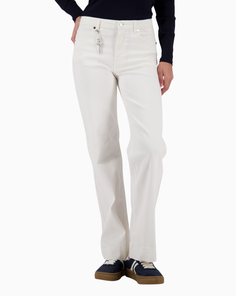 Monari Straight Jean in off white straight leg detail