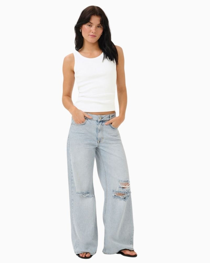 My Essential Wardrobe MandyMW Logo Top in white with tight fit and hip-length design