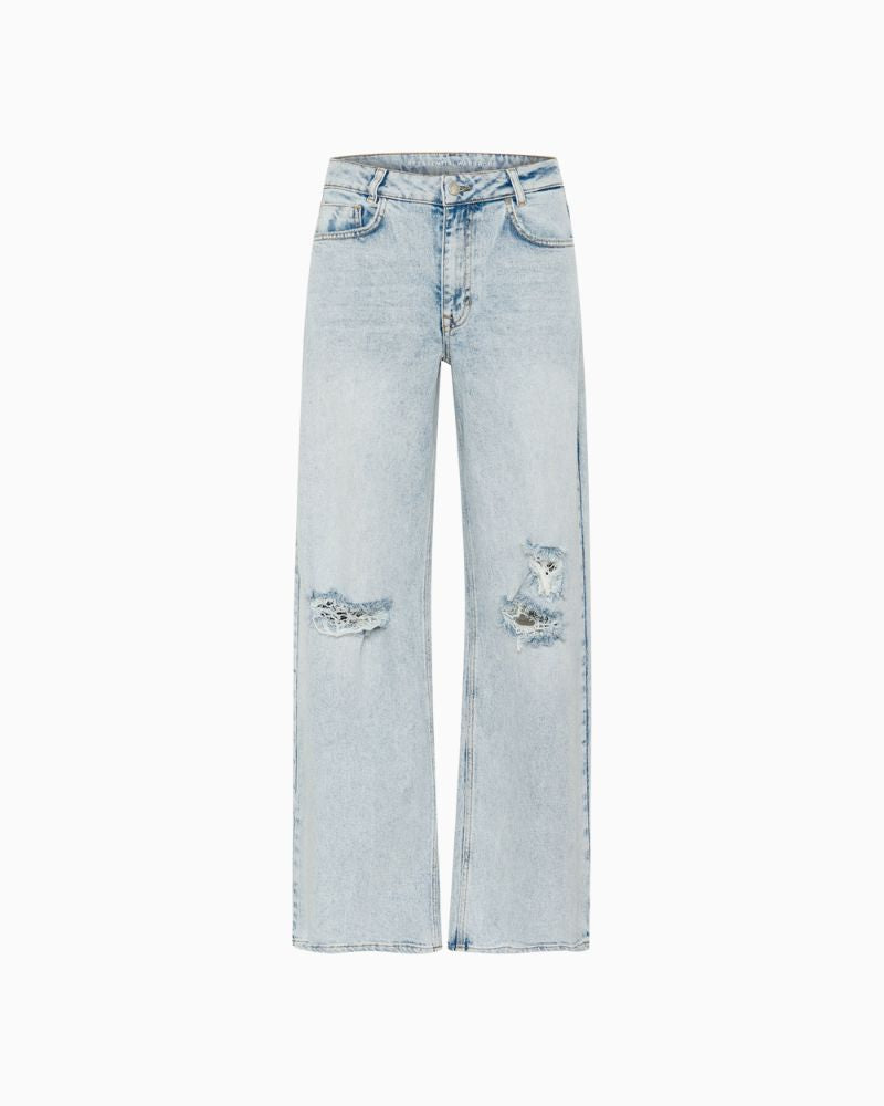 Front DangoMW jeans styled with tucked-in blouse and casual footwear