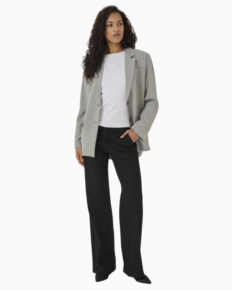 Model wearing Disa blazer with jeans for a relaxed smart-casual look