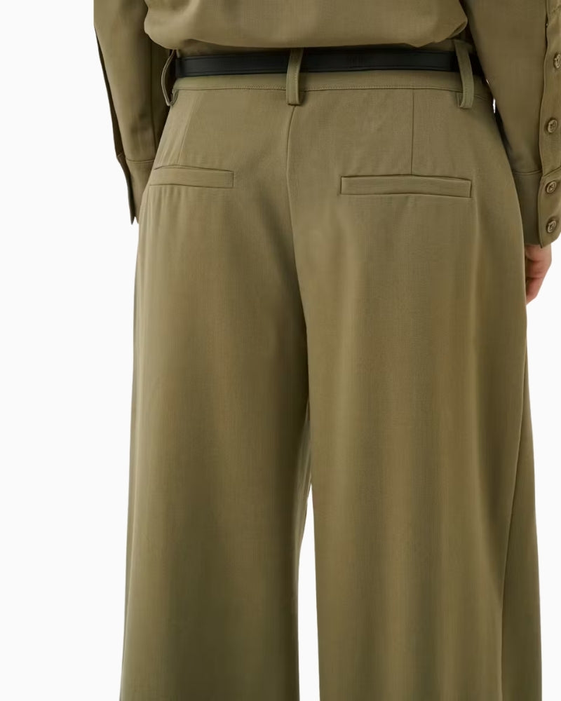 My Essential Wardrobe Hace trousers waistband and belt loops detail – Áines Boutique