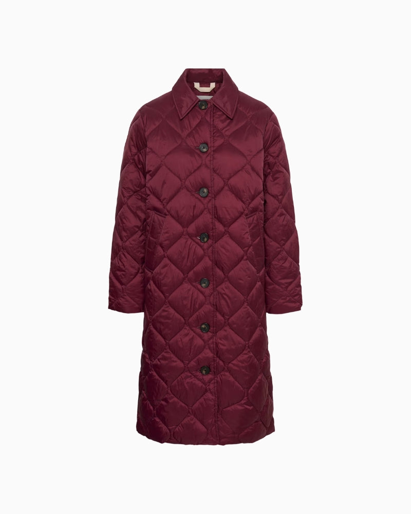 My Essential Wardrobe CarinePW Outerwear in Port quilted texture detail