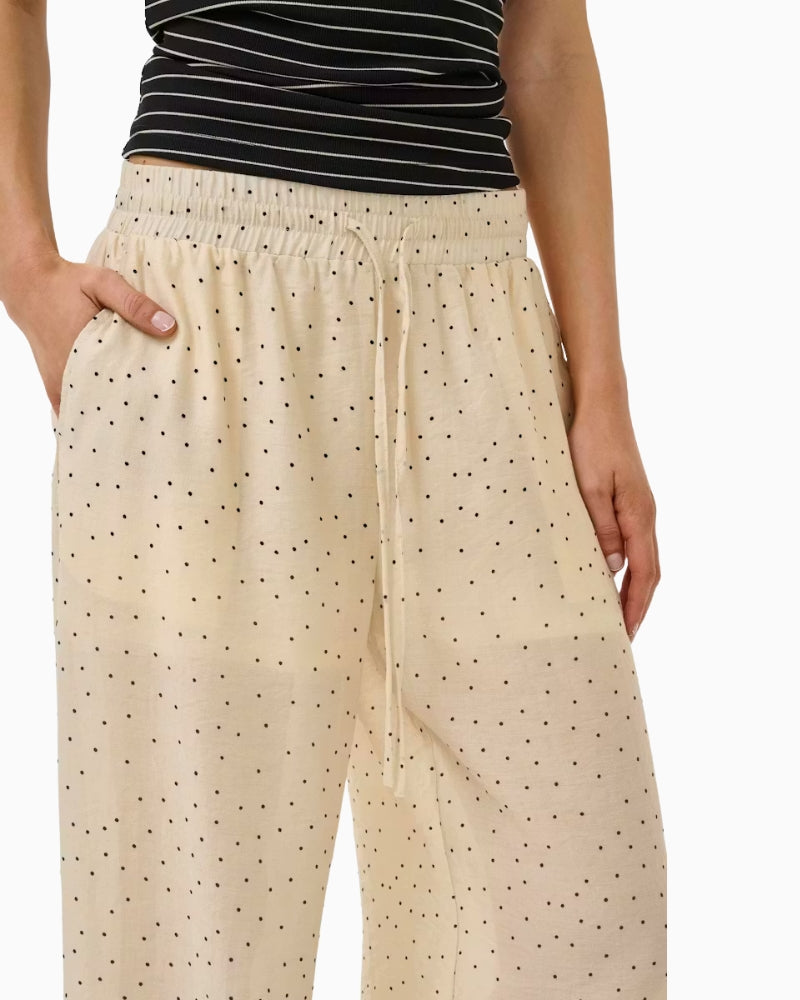 My Essential Wardrobe Hally Trousers in Oatmeal fabric detail