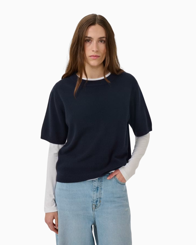 My Essential Wardrobe Jola Pullover in Navy front view