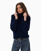 My Essential Wardrobe Jola Rollneck Pullover in Blue knit texture detail